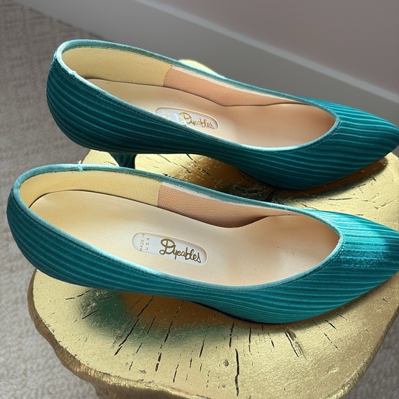 Dyeables Vintage,  Elegant Ribbed Satin Teal Striped Women's Shoes. Size 7B - Picture 4 of 16